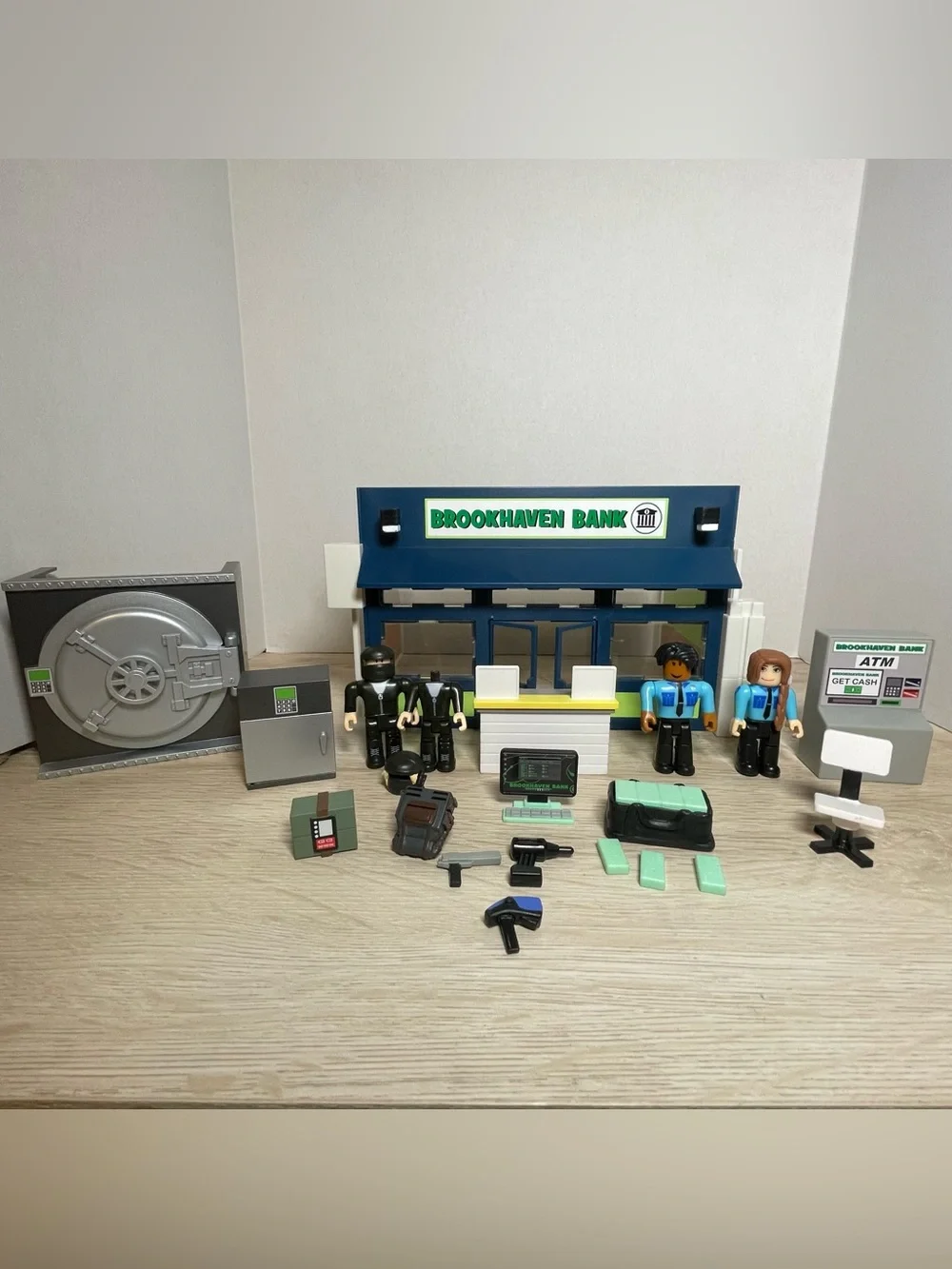 Roblox’s Brookhaven Bank Brookhaven Outlaw And Order Toy Set NO CODE Incomplete